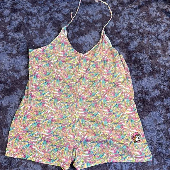 5/$25 Woman’s Large Buc-ee’s Patterned Romper - Picture 1 of 5